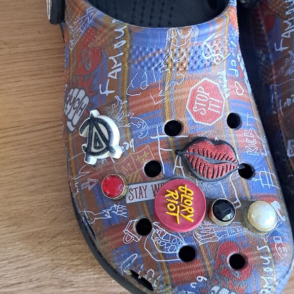 Crocs x Disney Cruella II Platform Clog Women’s Size 7 Rare HTF Multicolor Shoes - Picture 8 of 14